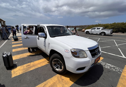 Taxi para transporte terrestre en Galápagos.